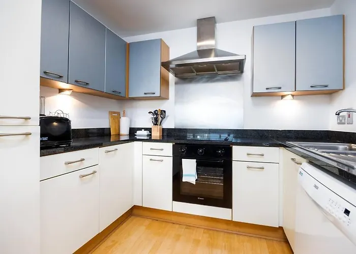 Lejlighed Lovely 2 Bedroom With Balcony