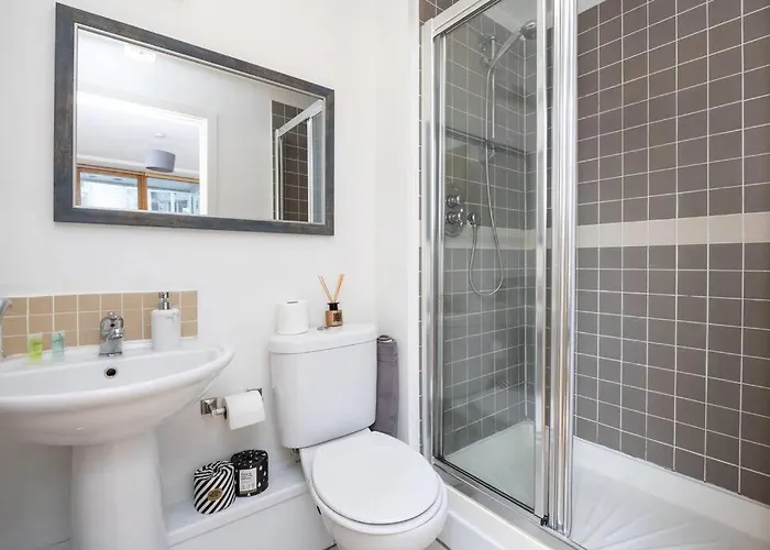 Lovely 2 Bedroom With Balcony