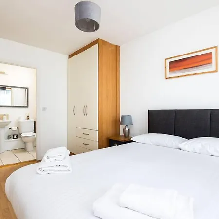 Lovely 2 Bedroom With Balcony * דבלין