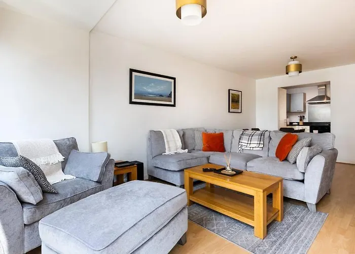 Lovely 2 Bedroom With Balcony * Dublin